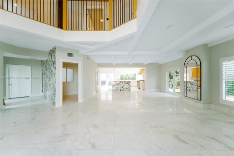 House in Miami, Florida 5 bedrooms, 356.74 sq.m. № 1877620 - photo 6