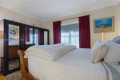 Condo in Miami Beach, Florida, 1 bedroom  № 2016775 - photo 13