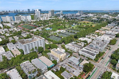 Condo in Miami Beach, Florida, 1 bedroom  № 2016775 - photo 30