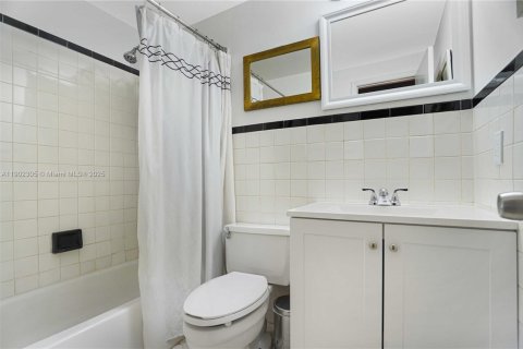 Condo in Miami Beach, Florida, 1 bedroom  № 2016775 - photo 14