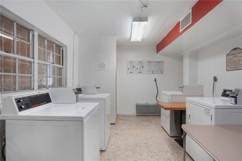 Condo in Miami Beach, Florida, 1 bedroom  № 2016775 - photo 20