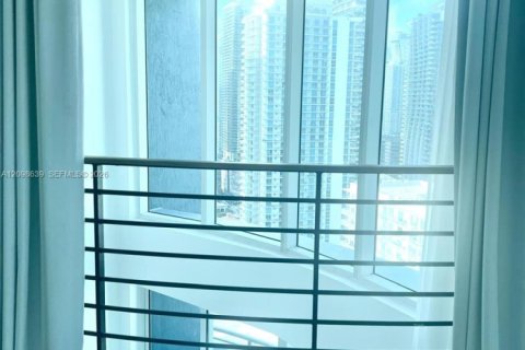 Condo in Miami, Florida, 2 bedrooms  № 2399681 - photo 10