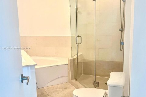 Condo in Miami, Florida, 2 bedrooms  № 2399681 - photo 14