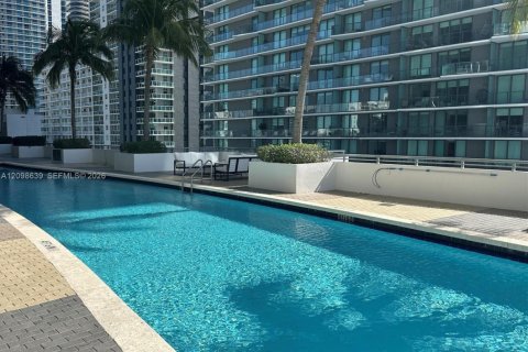 Condo in Miami, Florida, 2 bedrooms  № 2399681 - photo 4