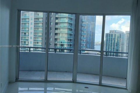 Condo in Miami, Florida, 2 bedrooms  № 2399681 - photo 11