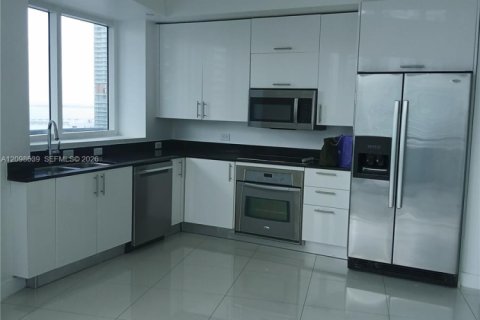 Condo in Miami, Florida, 2 bedrooms  № 2399681 - photo 9