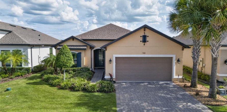 House in Clermont, Florida 3 bedrooms, 222.59 sq.m. № 2299900