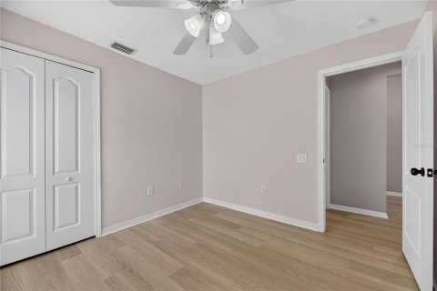 House in Wesley Chapel, Florida 3 bedrooms, 139.82 sq.m. № 2349447 - photo 12