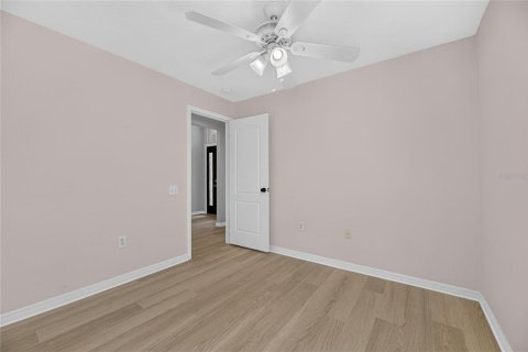 House in Wesley Chapel, Florida 3 bedrooms, 139.82 sq.m. № 2349447 - photo 13