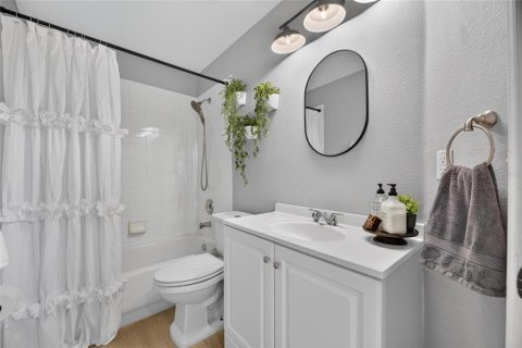 House in Wesley Chapel, Florida 3 bedrooms, 139.82 sq.m. № 2349447 - photo 15