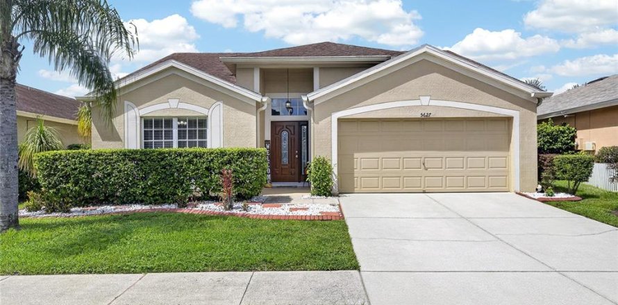 House in Wesley Chapel, Florida 3 bedrooms, 139.82 sq.m. № 2349447