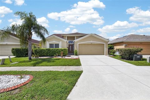 House in Wesley Chapel, Florida 3 bedrooms, 139.82 sq.m. № 2349447 - photo 3