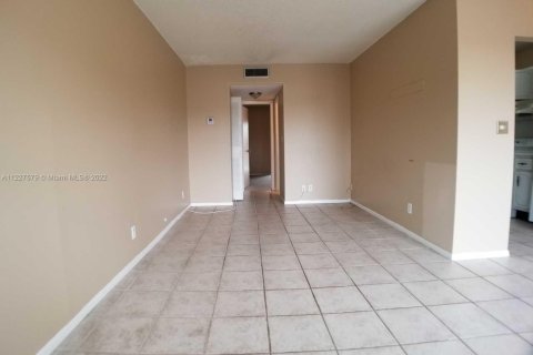 Condo in Lake Worth, Florida, 1 bedroom  № 1937733 - photo 9