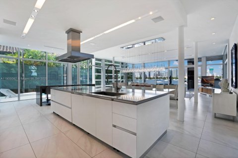 House in Miami Beach, Florida 6 bedrooms, 544.69 sq.m. № 1952650 - photo 21