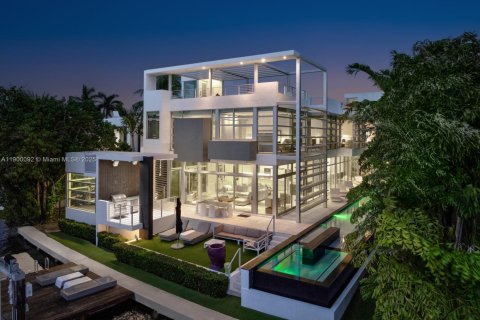 House in Miami Beach, Florida 6 bedrooms, 544.69 sq.m. № 1952650 - photo 3