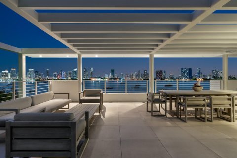 House in Miami Beach, Florida 6 bedrooms, 544.69 sq.m. № 1952650 - photo 11