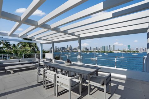 House in Miami Beach, Florida 6 bedrooms, 544.69 sq.m. № 1952650 - photo 16