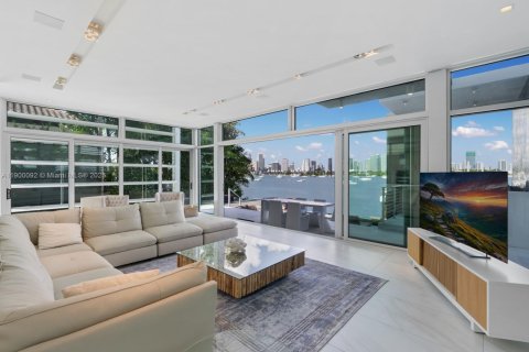 House in Miami Beach, Florida 6 bedrooms, 544.69 sq.m. № 1952650 - photo 25