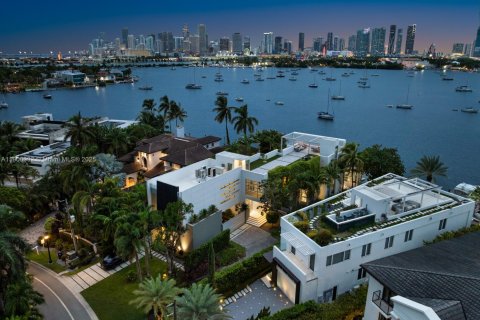 House in Miami Beach, Florida 6 bedrooms, 544.69 sq.m. № 1952650 - photo 4