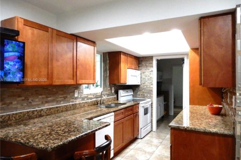 Casa en venta en Cutler Bay, Florida, 3 dormitorios, 144.46 m2 № 2045006 - foto 7