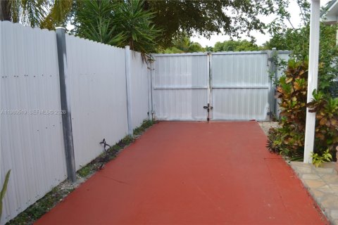 Casa en venta en Cutler Bay, Florida, 3 dormitorios, 144.46 m2 № 2045006 - foto 4