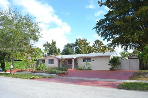 Casa en Cutler Bay, Florida 3 dormitorios, 144.46 m2 № 2045006