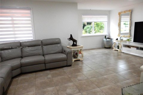 Casa en venta en Cutler Bay, Florida, 3 dormitorios, 144.46 m2 № 2045006 - foto 6