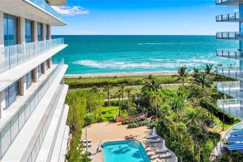 Copropriété à vendre à Surfside, Floride: 3 chambres, 303.33 m2 № 1950754 - photo 1