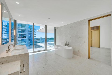 Copropriété à vendre à Surfside, Floride: 3 chambres, 303.33 m2 № 1950754 - photo 10