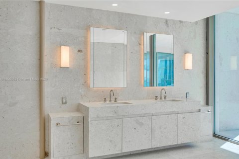 Copropriété à vendre à Surfside, Floride: 3 chambres, 303.33 m2 № 1950754 - photo 9