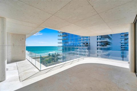 Copropriété à vendre à Surfside, Floride: 3 chambres, 303.33 m2 № 1950754 - photo 2