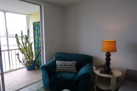 Купить кондоминиум в Авентура, Флорида 1 спальня, 71.35м2, № 2069452 - фото 8