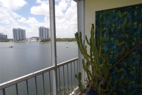 Купить кондоминиум в Авентура, Флорида 1 спальня, 71.35м2, № 2069452 - фото 7