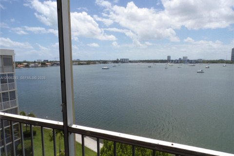 Кондоминиум с 1 спальней в Авентура, Флорида № 2069452