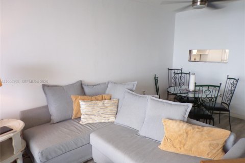 Купить кондоминиум в Авентура, Флорида 1 спальня, 71.35м2, № 2069452 - фото 14