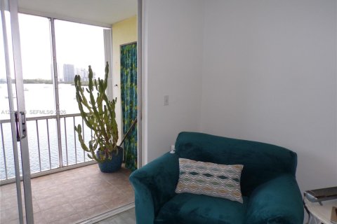 Купить кондоминиум в Авентура, Флорида 1 спальня, 71.35м2, № 2069452 - фото 9