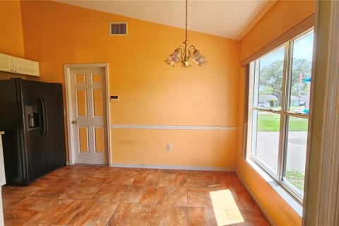 House in Grand Island, Florida 3 bedrooms, 117.99 sq.m. № 1786850 - photo 5