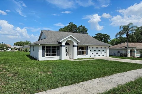 House in Grand Island, Florida 3 bedrooms, 117.99 sq.m. № 1786850 - photo 3