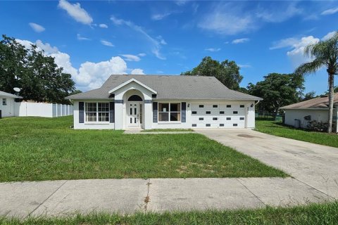 House in Grand Island, Florida 3 bedrooms, 117.99 sq.m. № 1786850 - photo 1