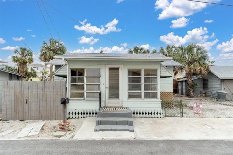 Casa en venta en Treasure Island, Florida, 2 dormitorios, 62.43 m2 № 1533969 - foto 11