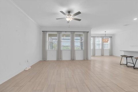 House in New Port Richey, Florida 4 bedrooms, 216.83 sq.m. № 2396002 - photo 4