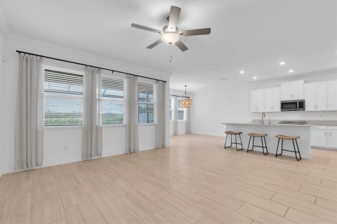 House in New Port Richey, Florida 4 bedrooms, 216.83 sq.m. № 2396002 - photo 8
