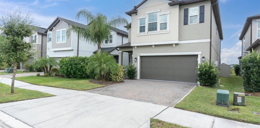 House in New Port Richey, Florida 4 bedrooms, 216.83 sq.m. № 2396002