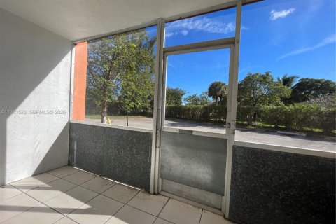 Copropriété à vendre à Deerfield Beach, Floride: 2 chambres, 119.84 m2 № 1998631 - photo 12