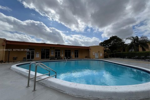 Copropriété à vendre à Deerfield Beach, Floride: 2 chambres, 119.84 m2 № 1998631 - photo 13