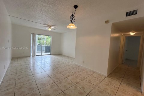 Copropriété à vendre à Deerfield Beach, Floride: 2 chambres, 119.84 m2 № 1998631 - photo 4