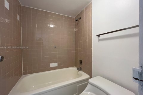 Copropriété à vendre à Deerfield Beach, Floride: 2 chambres, 119.84 m2 № 1998631 - photo 9