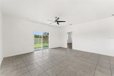 Villa ou maison à vendre à Sorrento, Floride: 4 chambres, 205.31 m2 № 1673044 - photo 8