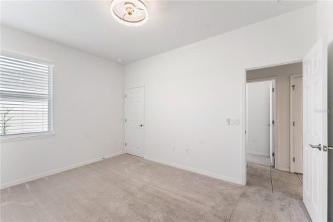 Villa ou maison à vendre à Sorrento, Floride: 4 chambres, 205.31 m2 № 1673044 - photo 12