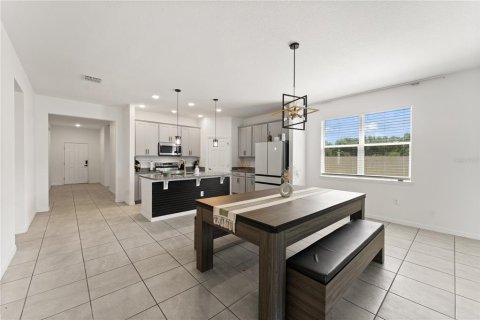 Villa ou maison à vendre à Sorrento, Floride: 4 chambres, 205.31 m2 № 1673044 - photo 6